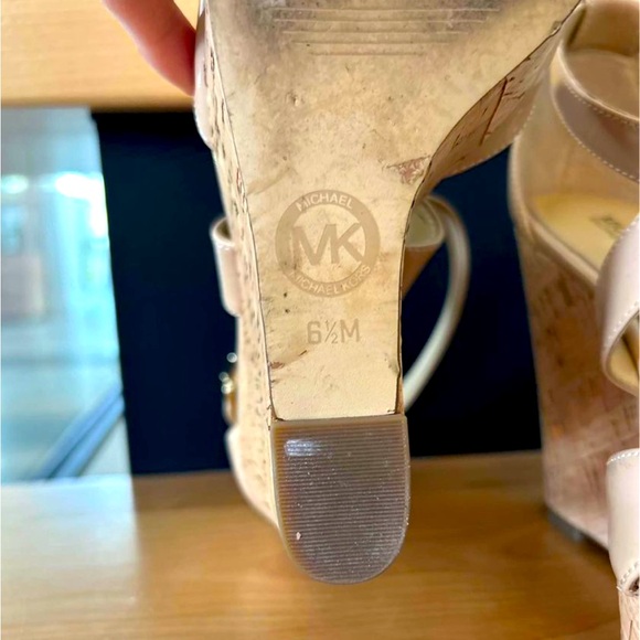 MICHAEL KORS SANDALS SIZE 6.5 - Picture 3 of 3